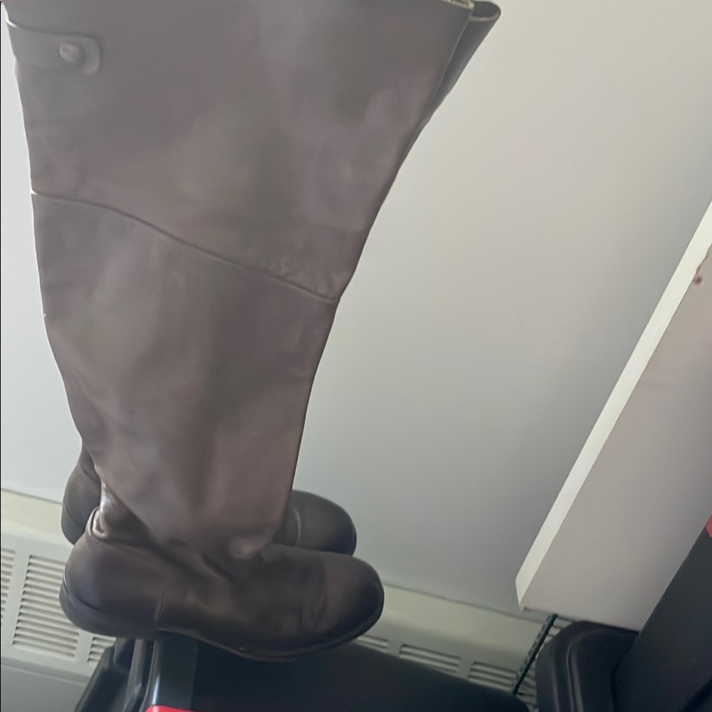 Vero Cuoio Brown Knee-High Leather Boots